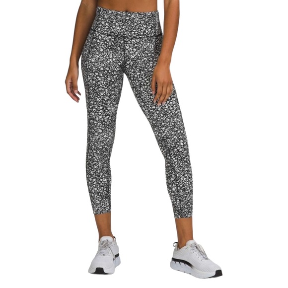 Lululemon Fast and Free High-Rise Tight in Venture Floral Alpine Size 20 - Picture 3 of 12